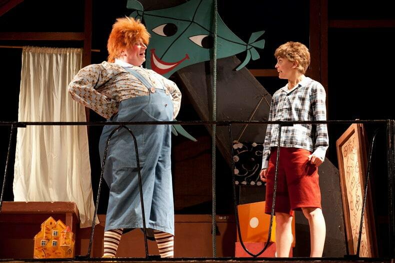 Малыш и Карлсон, который живет на крыше