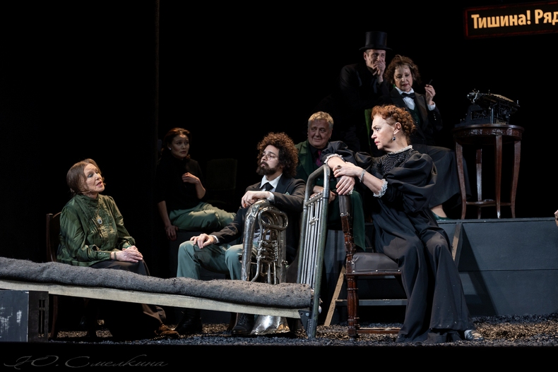 Театральный роман