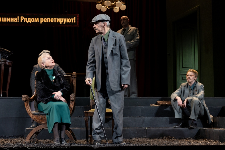 Театральный роман