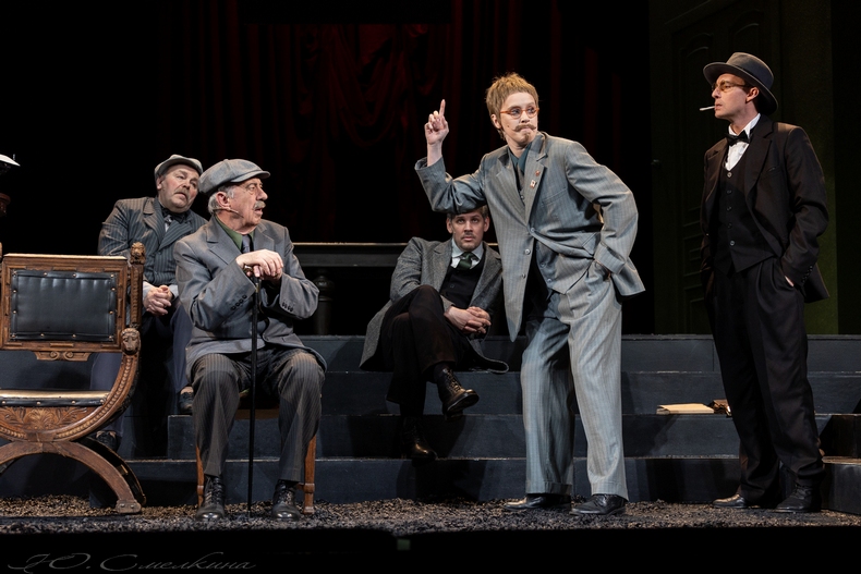 Театральный роман