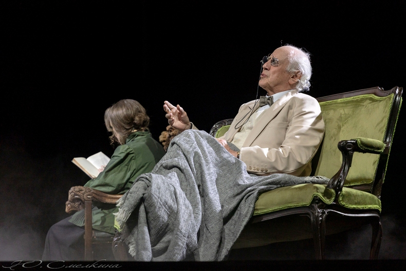 Театральный роман