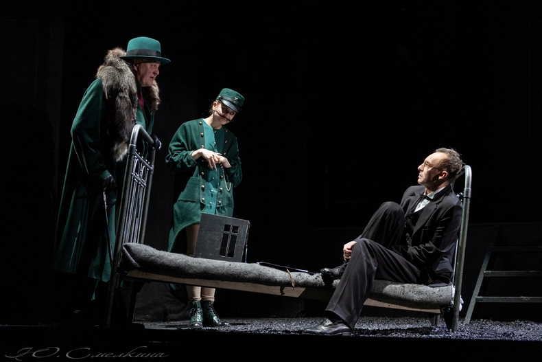 Театральный роман