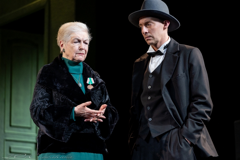 Театральный роман